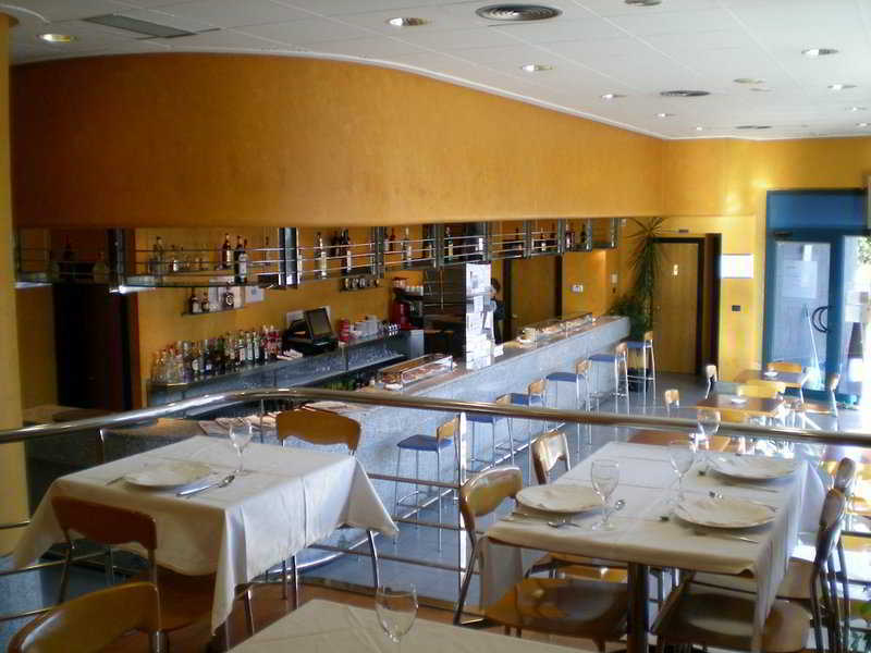 אוביידו Aparthotel Campus מסעדה תמונה