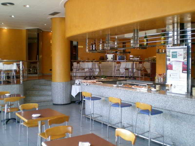 אוביידו Aparthotel Campus מסעדה תמונה