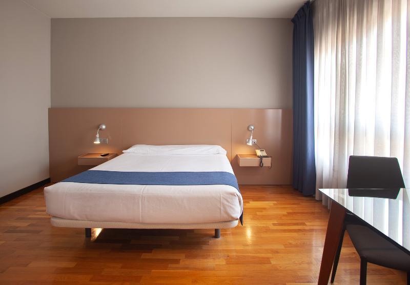 אוביידו Aparthotel Campus מראה חיצוני תמונה